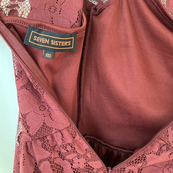 Red lace dress - Picture 3 of 5